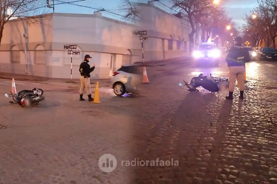 Choque en San Lorenzo y Las Heras: la motociclista tuvo que ser trasladada por el 107