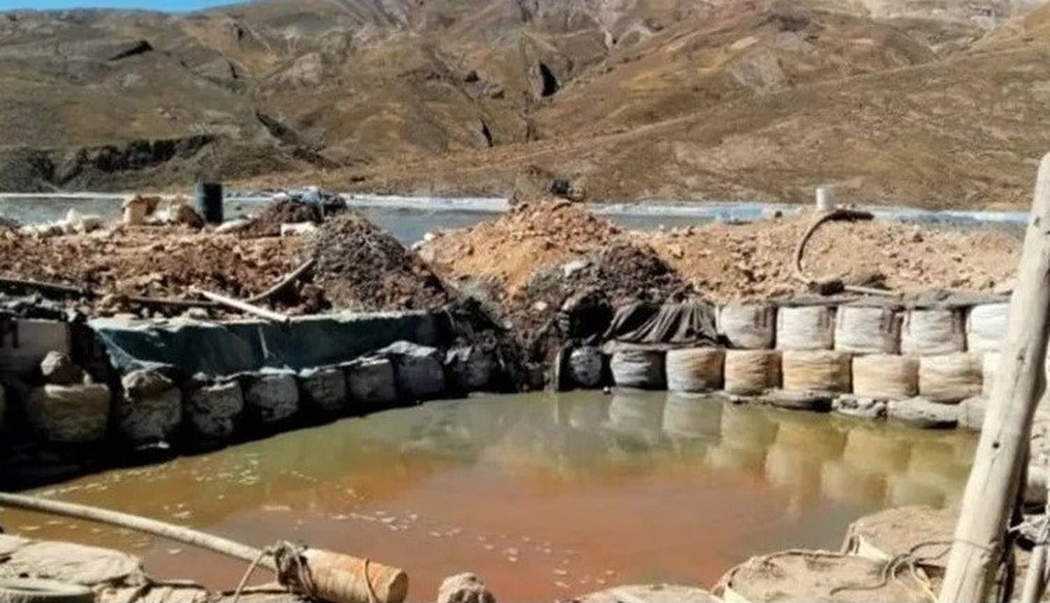 Fuga de dique sobre el Pilcomayo: la contaminación llegaría a la región en los próximos días