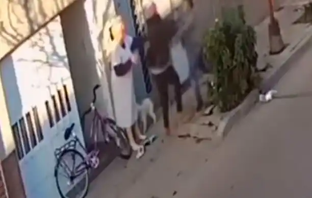Concepción del Uruguay: golpeó brutalmente a una joven y quedó grabado