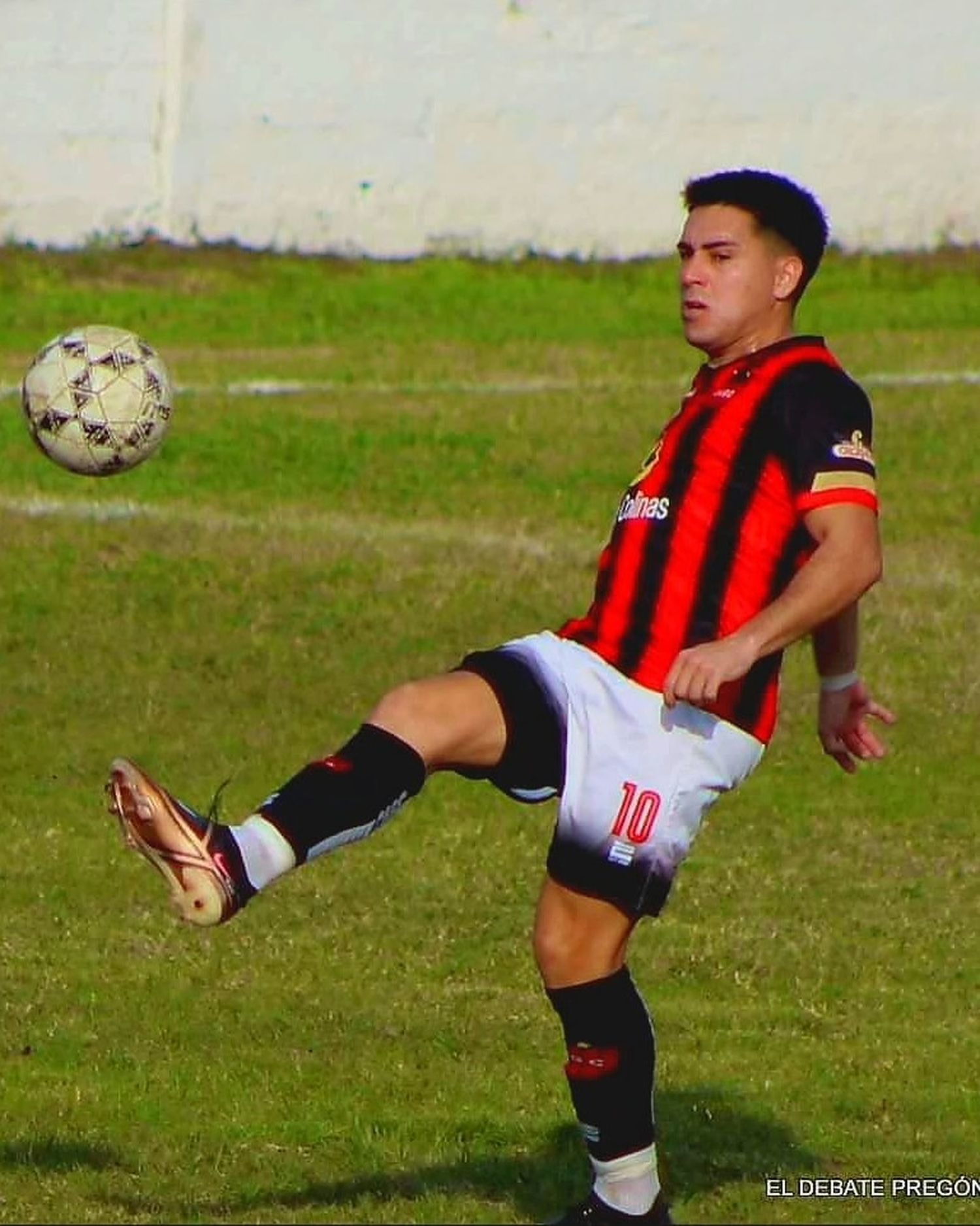 Facundo Ricalde estuvo desde el vamos en el equipo que dirige Fabián Torres. Fue un laborioso empate pero que lo deja acariciando la clasificación al rojinegro aunque todavía faltan 90´de juego que prometen ser electrizantes.