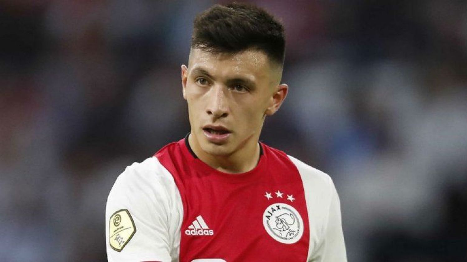 Lisandro Martínez fue protagonista en la goleada del líder Ajax