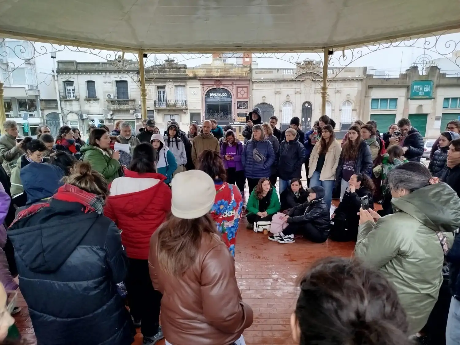 La glorieta de la Plaza Independencia fue el punto de encuentro del debate.