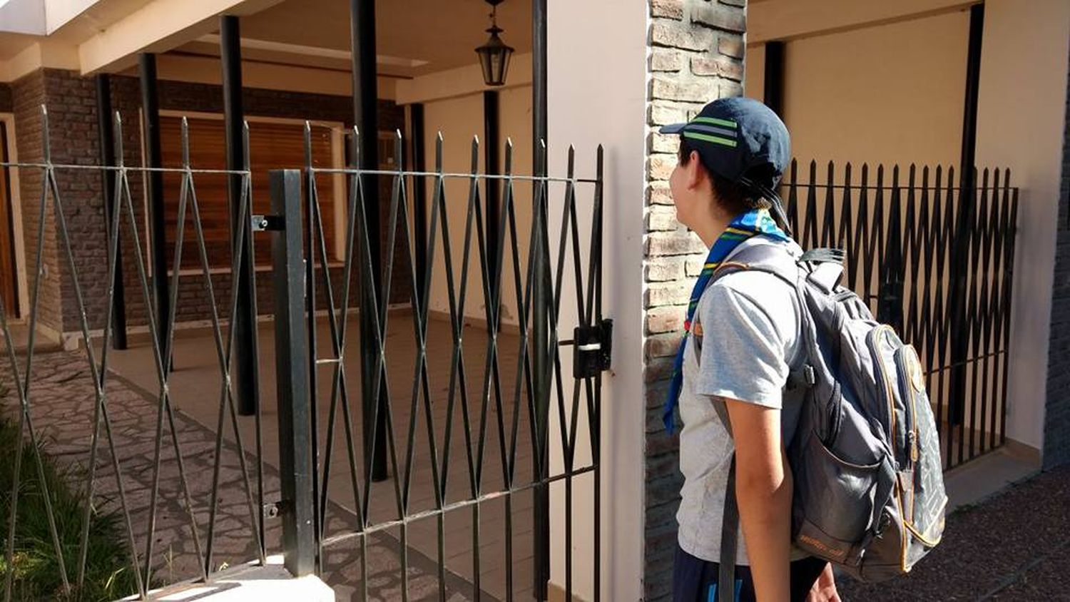 Scout realizan su colecta de alimentos no perecederos