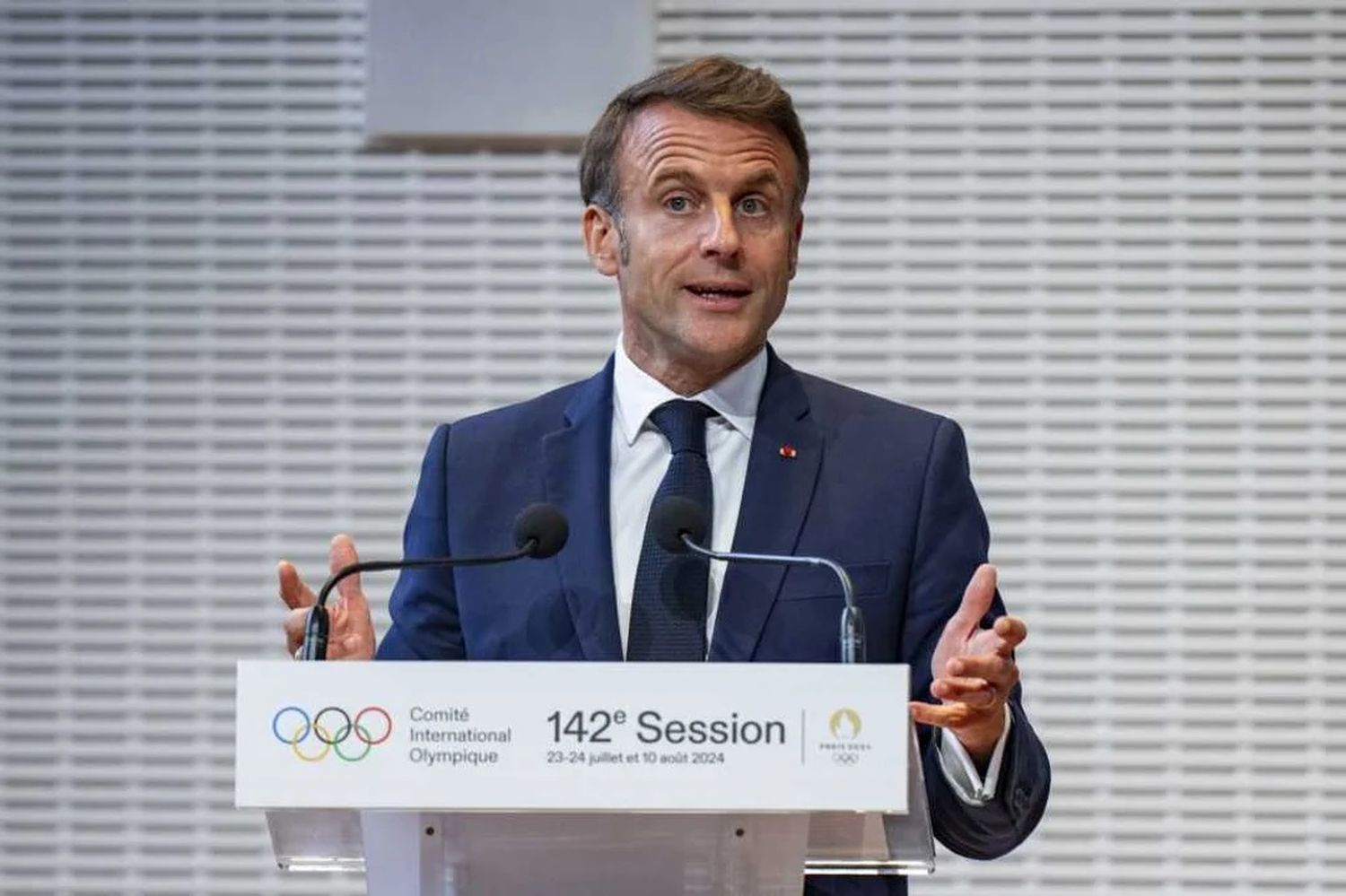Emmanuel Macron aceptó la dimisión del gobierno del primer ministro Michel Barnier