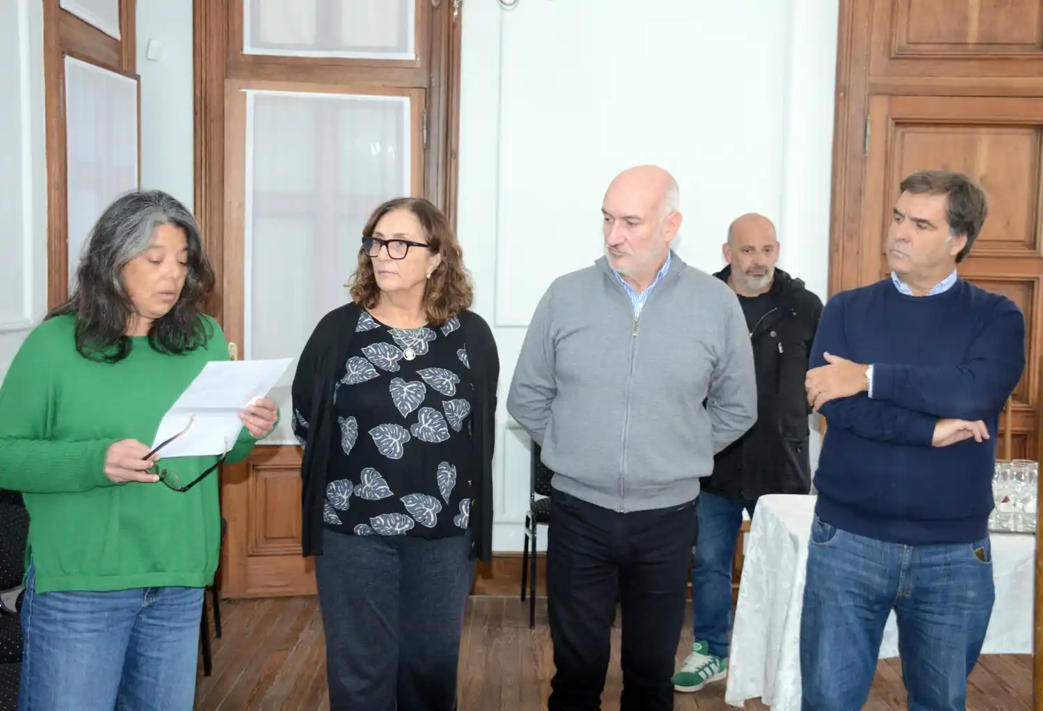 Agasajo a periodistas locales en la Unicen, con la lectura de una solicitada por la situación del sector.