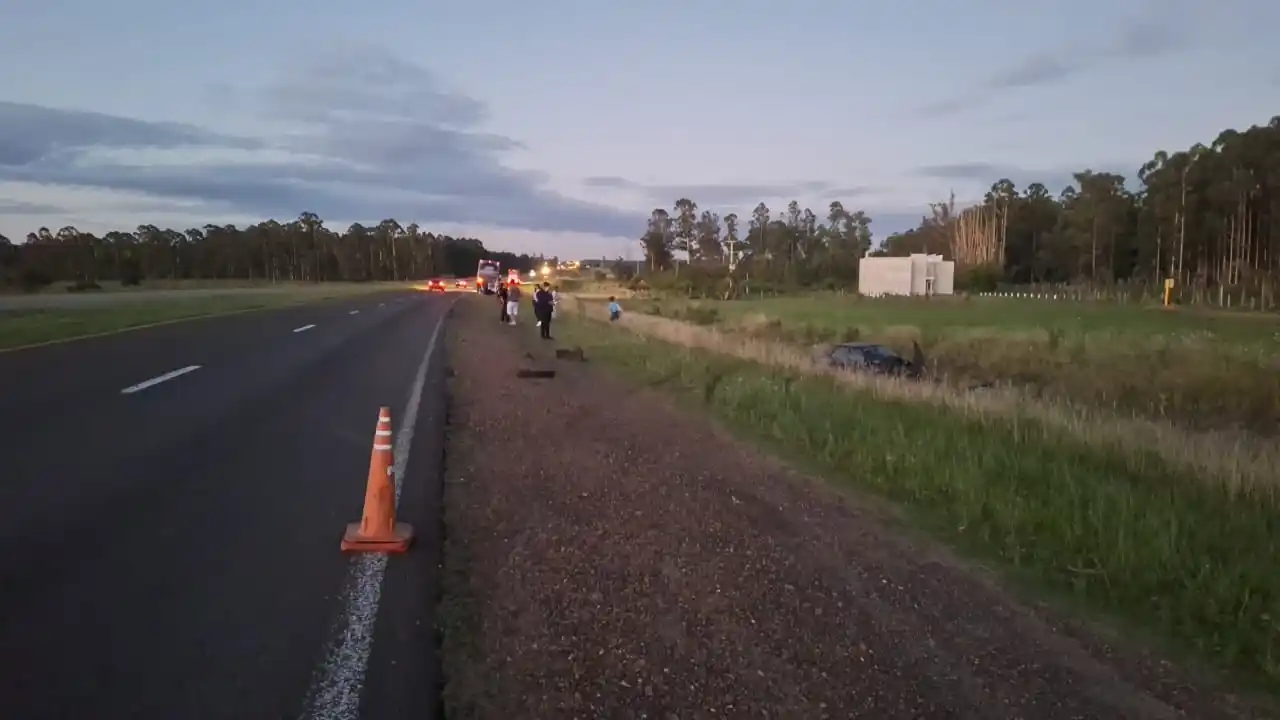 Colisión entre auto y colectivo a la altura de Colonia Ayuí