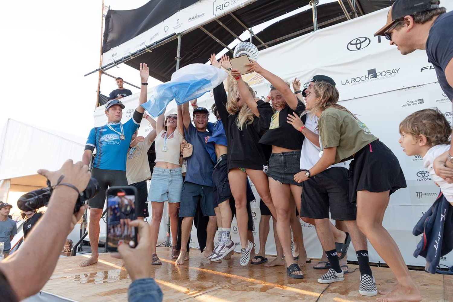 Festejo. Del equipo argentino, que se quedó con la Copa Río de la Plata