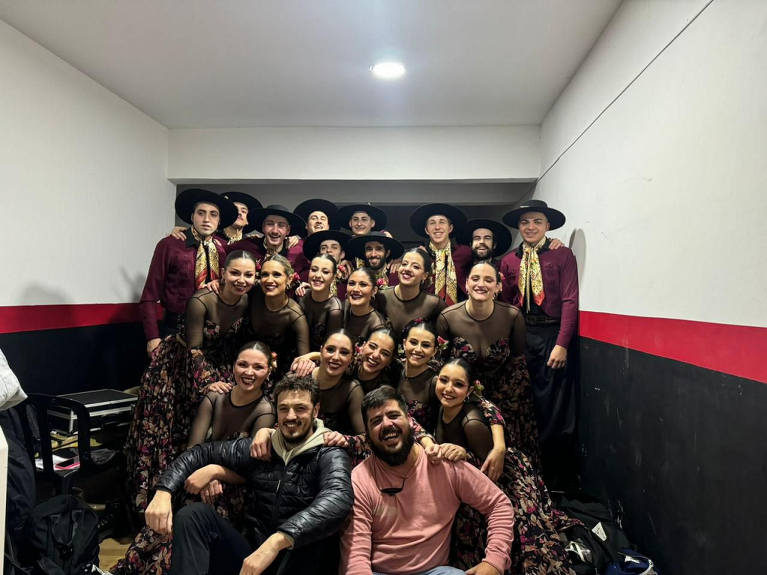 “Resultó muy grato tanto apoyo de los bailarines”, señaló el profesor corrido del Ballet Mayor
