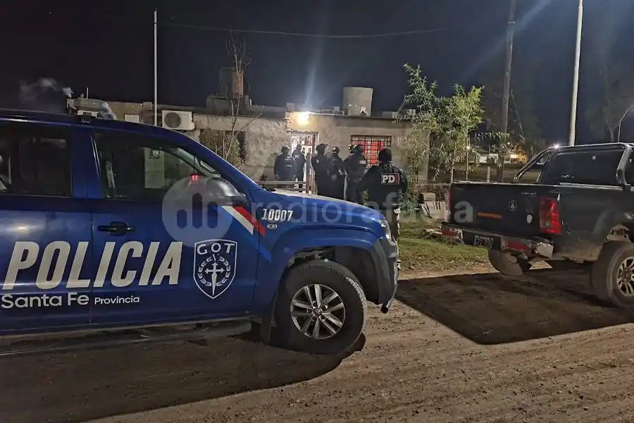 Desde la moto, disparó varias veces a un hombre: detuvieron al sospechoso en la región y le secuestraron un arma