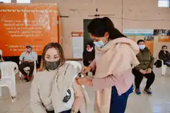 Mañana aplican segundas dosis de AstraZeneca