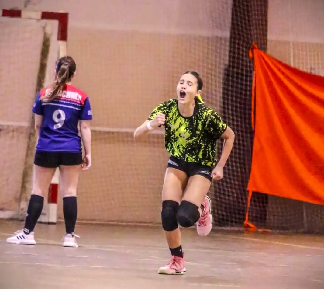 Federika González, durante un partido de Handball Necochea