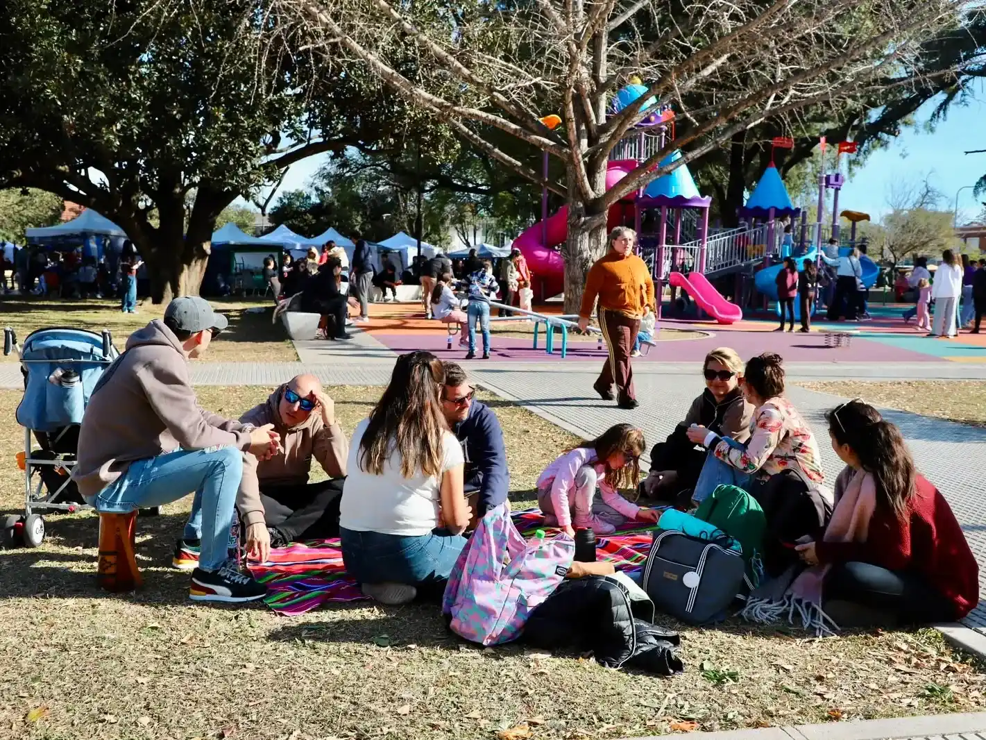Familias y grupos de amigos se reunieron en gran número en la plaza mayor de la ciudad. Foto: MVT