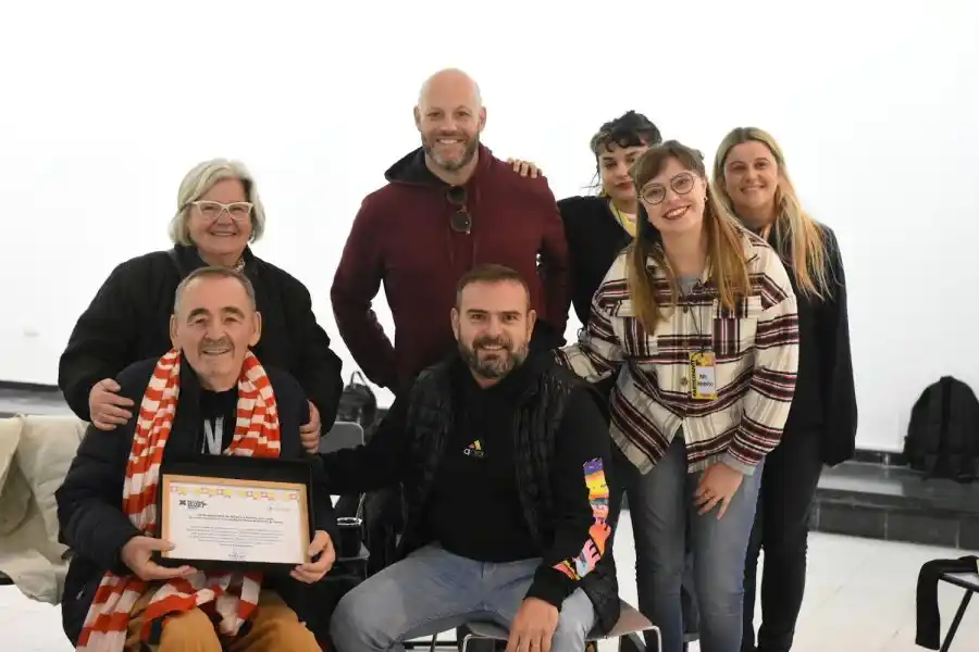 El Festival de Teatro le otorgó un reconocimiento a Roberto Schneider