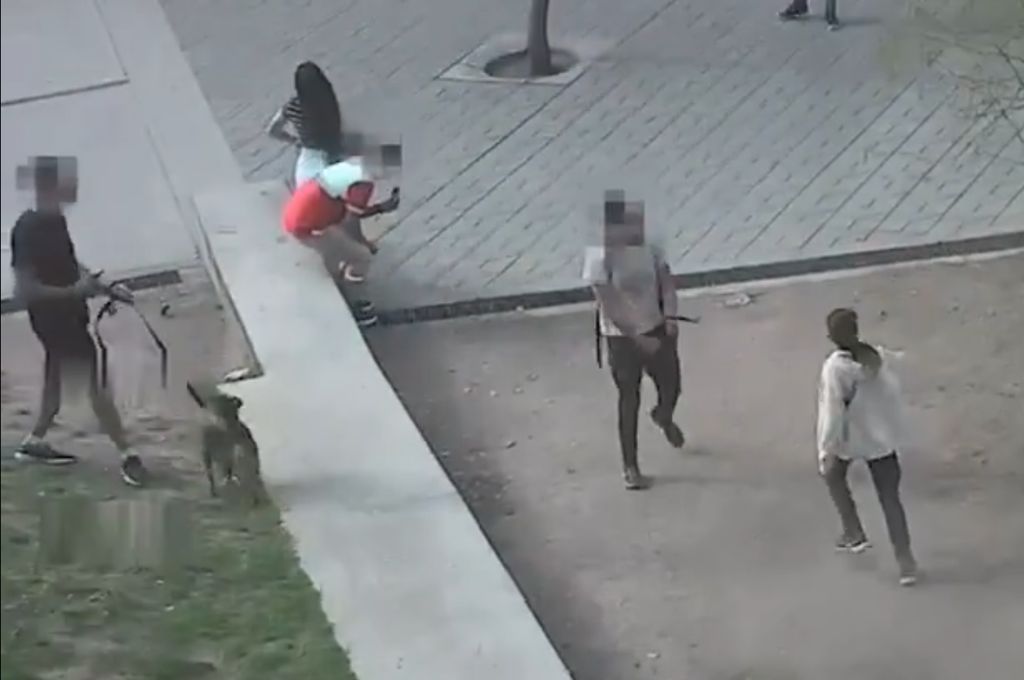 Apuñaló a un joven con una tijera