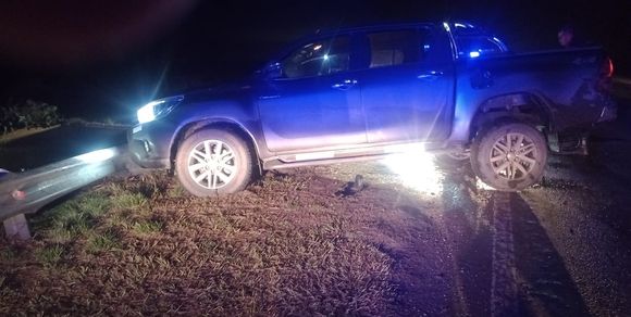 Larga persecución: robaron en Esperanza, huyeron a toda velocidad en una camioneta y se accidentaron en Arocena