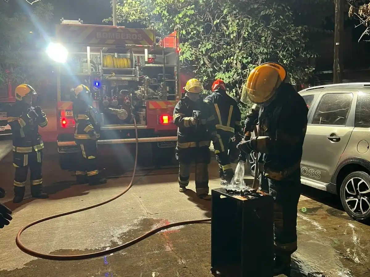 Una garrafa provocó un principio de incendio en una vivienda de barrio Roca