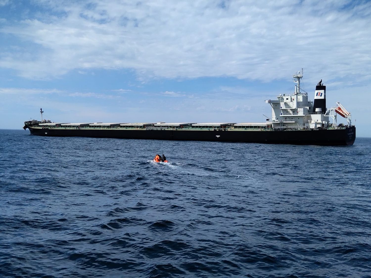 Al barco le entró agua pero no corre peligro de hundimiento