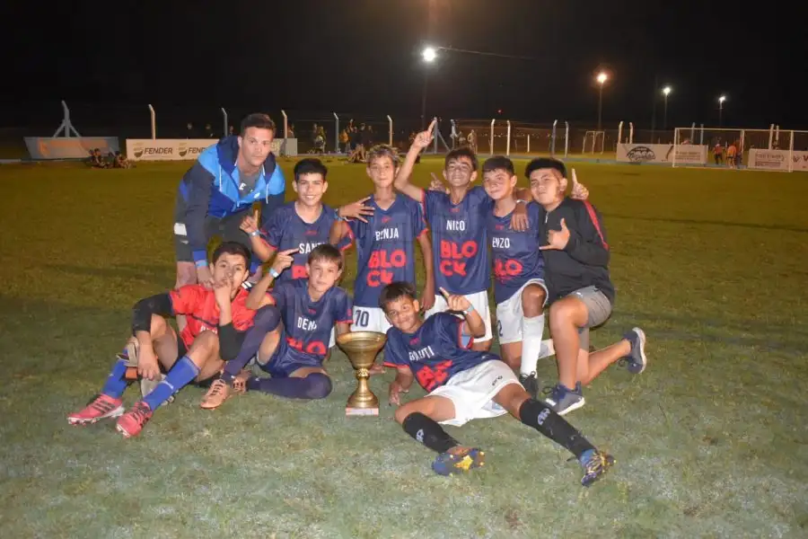 Los equipos campeones del Torneo.