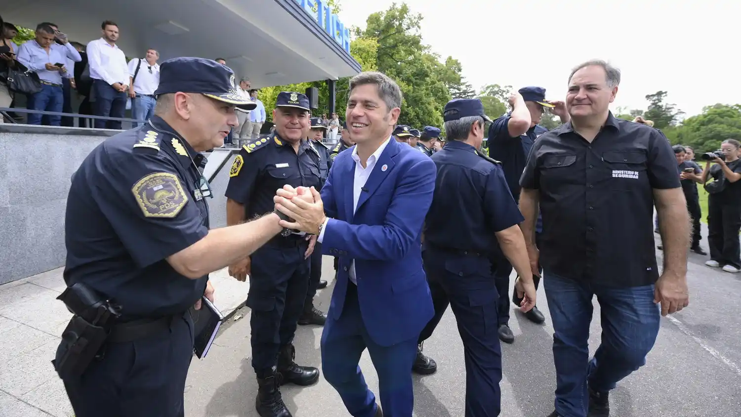 "Para tener una Policía mejor hay que contar con un Estado que invierta más y mejor", expuso el gobernador.