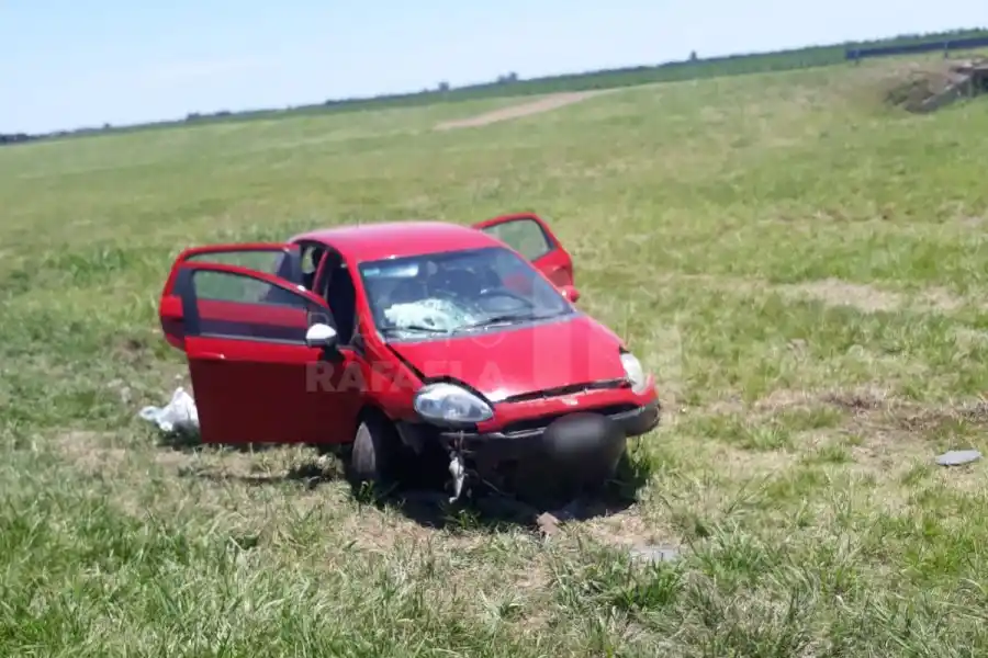 Derrapó y terminó en el cantero central de la Autovía 19
