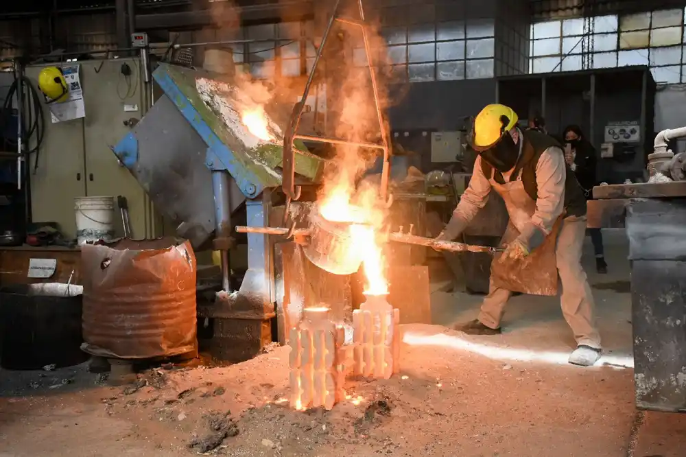 La actividad industrial tuvo una fuerte caída en junio, según la UIA.