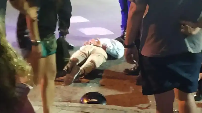 Vecinos retuvieron a sujeto armado que quiso robar la moto a un cadete