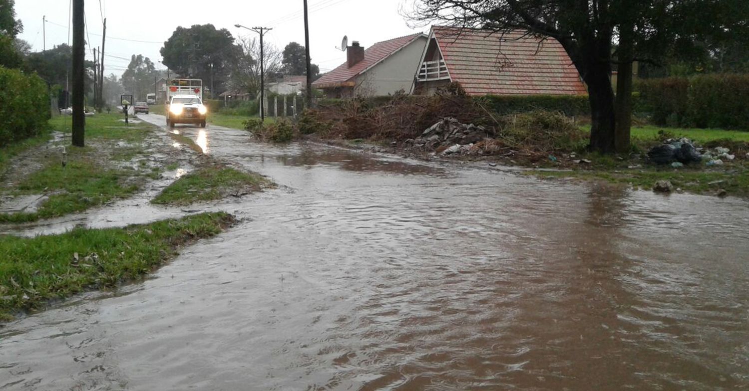 Inundaciones: gestionarán obras para barrios de zona norte y sur