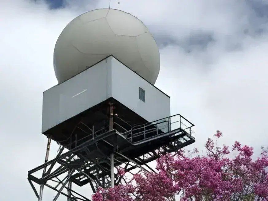 La instalación del equipo permitirá mejorar la observación de las condiciones meteorológicas.