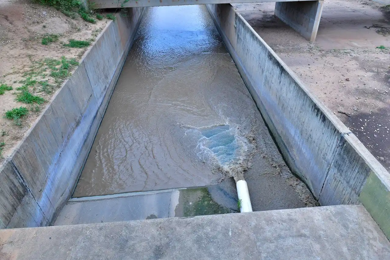 Aseguran que es normal la distribución de agua potable en Laguna Yema