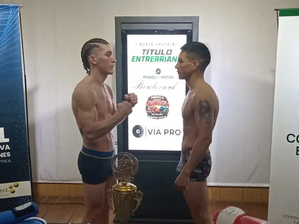 Jeremías Castillo y Leandro Núñez durante la ceremonia de pesaje.