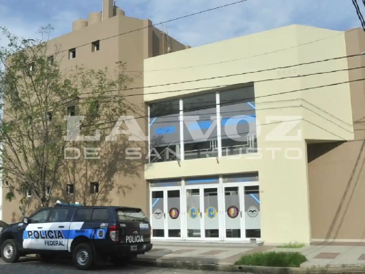 Dos efectivos de la Federal fueron detenidos por disturbios a la salida de un bar
