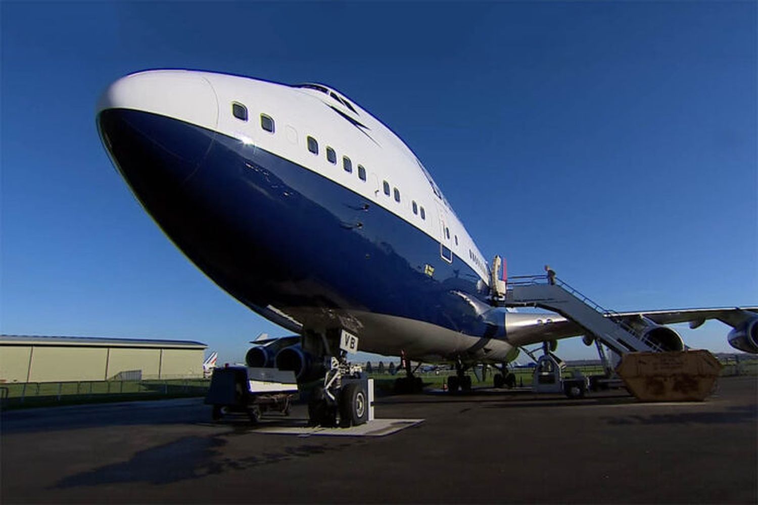 Icónico Boeing 747 es transformado en un salón de fiestas