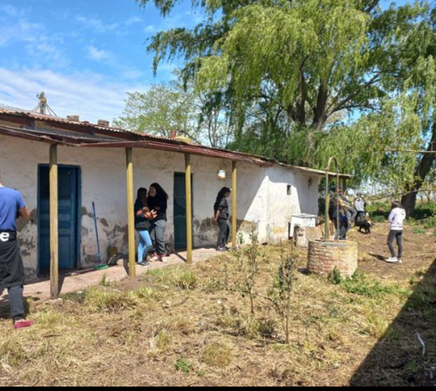 El "rancho de Tomasa", así lo denominaron los alumnos, fue contruído con barro.