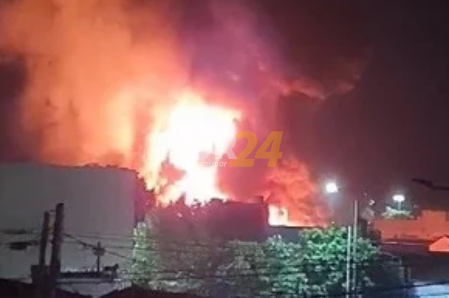 Un matrimonio y su hijo murieron tras un incendio en una gomería