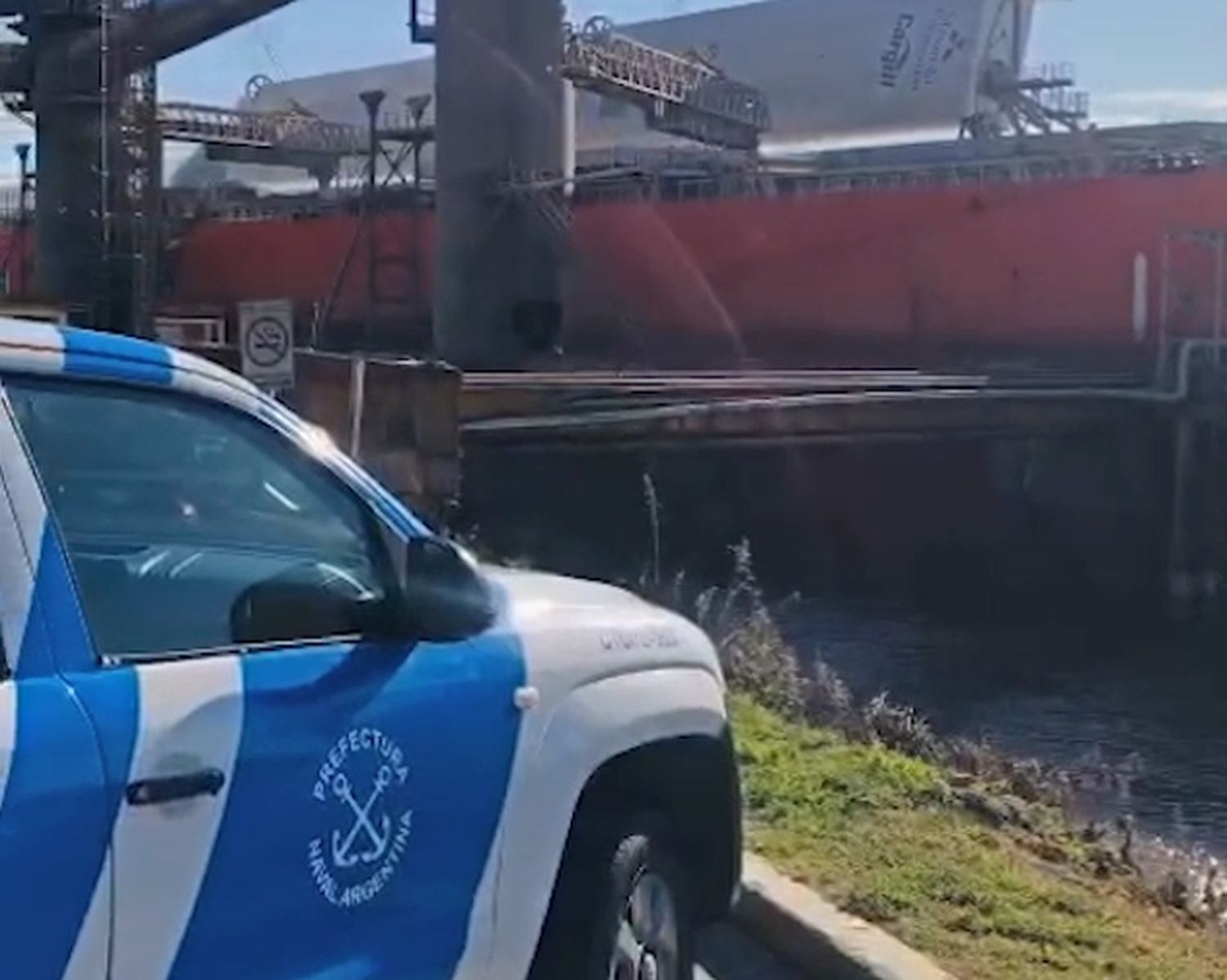 Llega al país el primer buque granelero que navega con energía de propulsión eólica