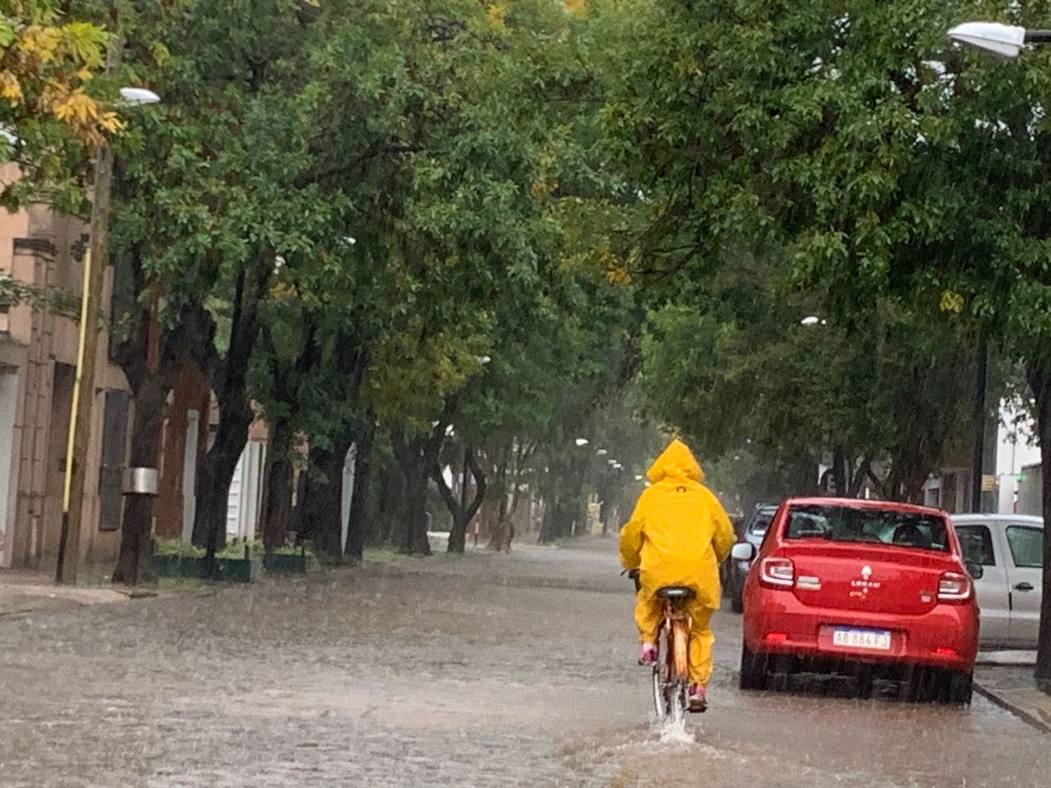 Calle anegadas producto de las intensas lluvias.
