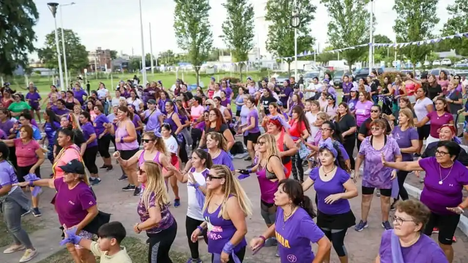 Se puede acudir con una prenda de color violeta para conmemorar la jornada.