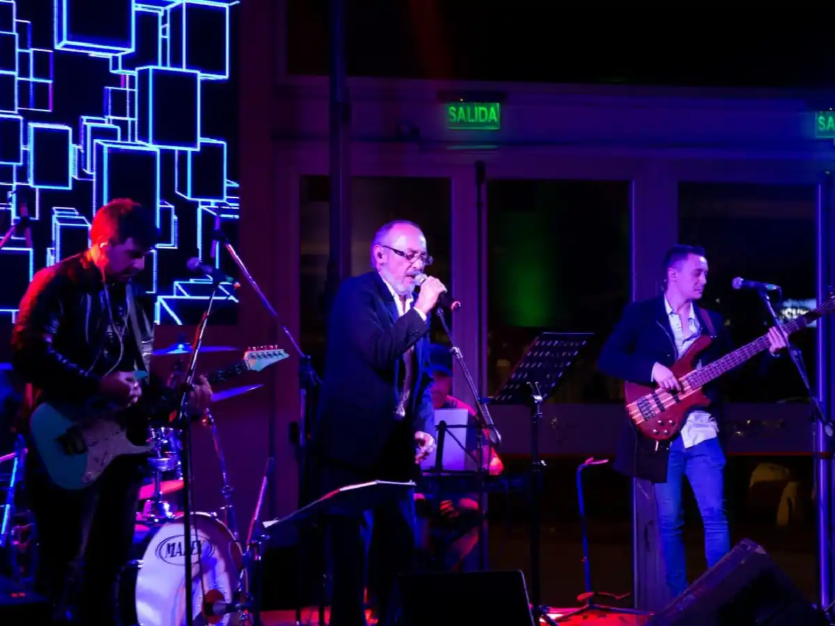 El “Negro” Molinelli repone su homenaje a “Cacho” Castaña en el Centro Cultural