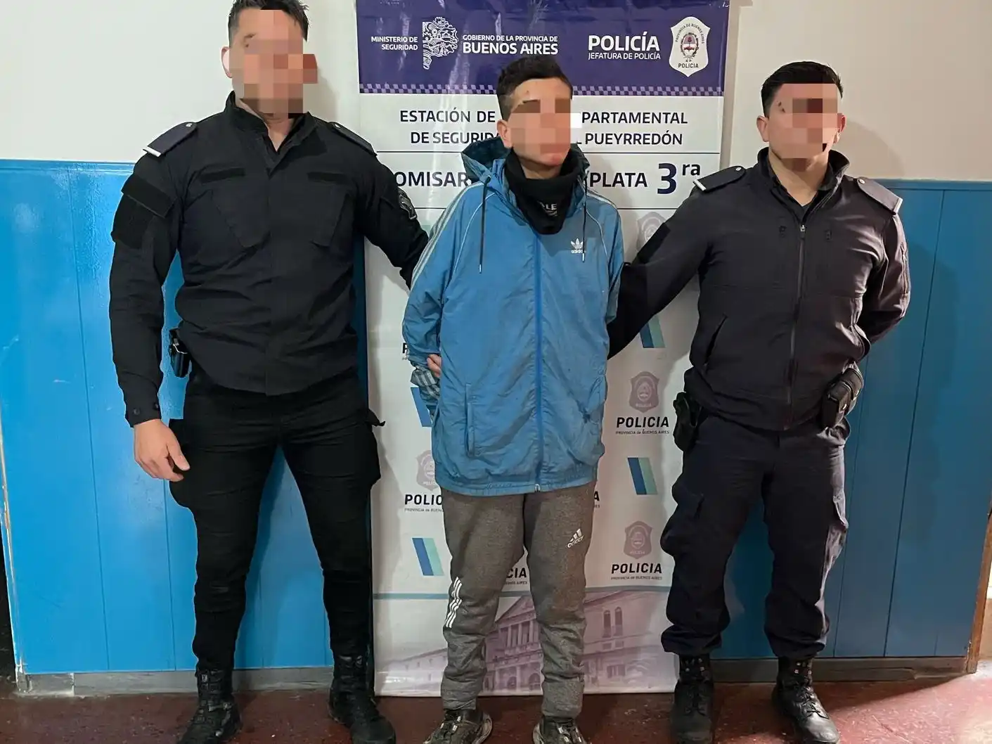 El joven de 20 entró a robar junto a dos menores.