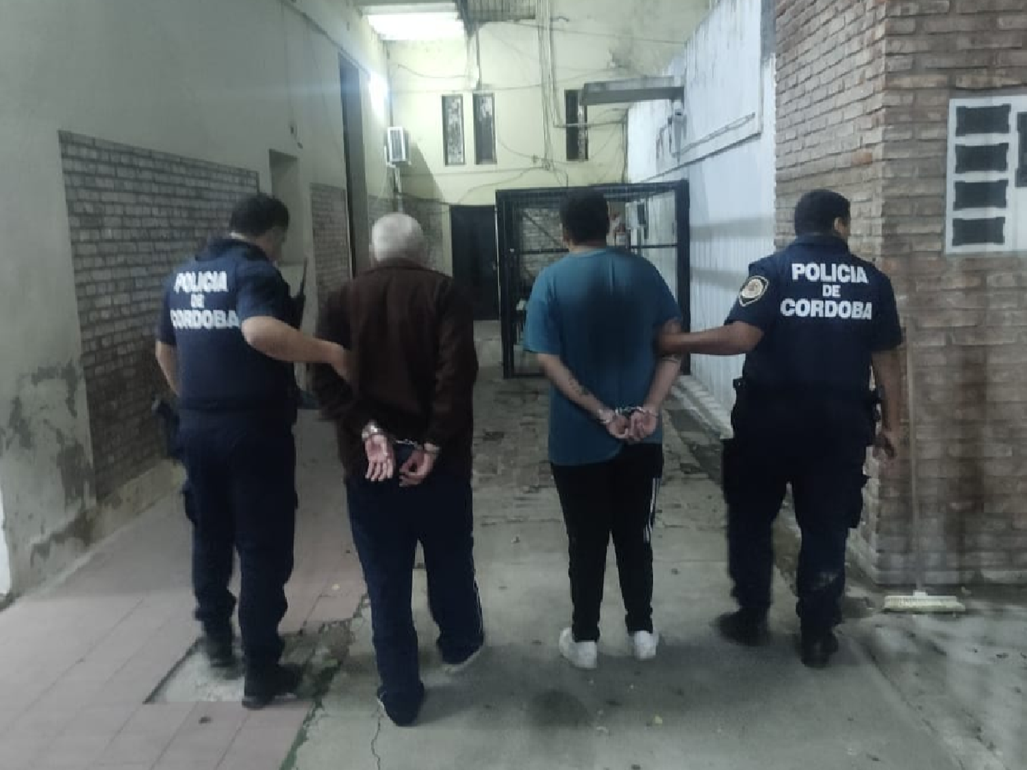 Discusión entre vecinos termina con un herido: padre e hijo detenidos