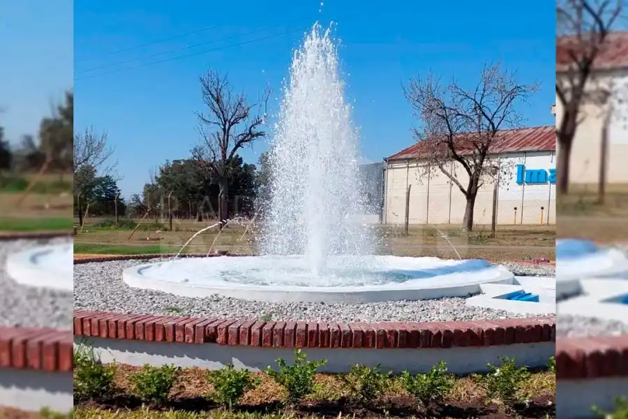Enojo en San Vicente por unos “graciosos” que llenaron de detergente la fuente del acceso