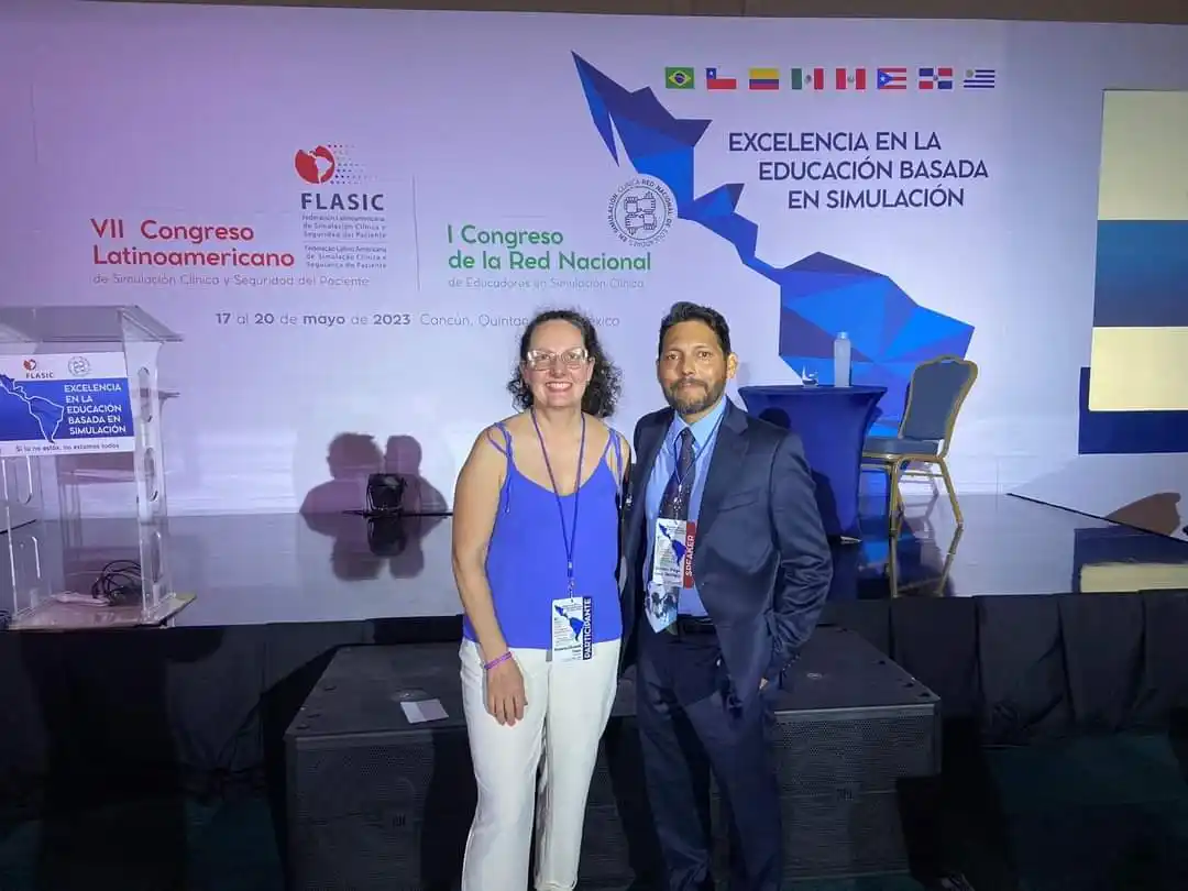 Este es uno de los documentos que adjuntó sobre su participación en diversos campos del conocimiento