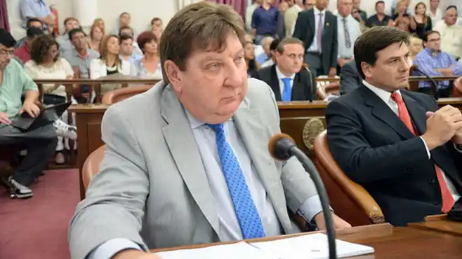 Kisser no quiere “vagos, busca cargos y platudos” en los partidos	 