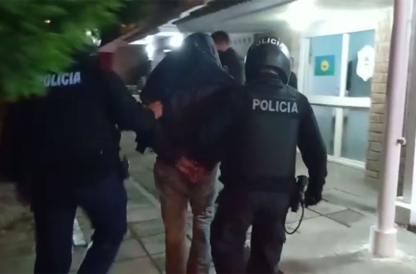 Bajó del colectivo y le arrebataron el celular: detuvieron a un hombre tras una persecución