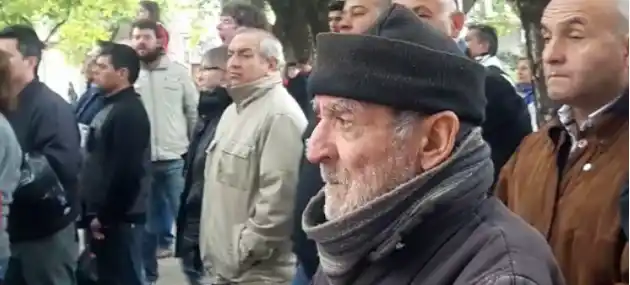 Abusador "patriota" incumplió la prisión domiciliaria para asistir a acto por el Día de la Bandera