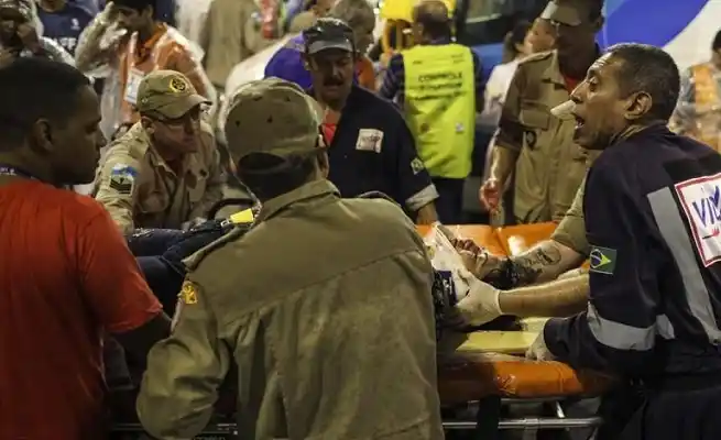 El estreno del Carnaval de Río empañado por un accidente: varios heridos   