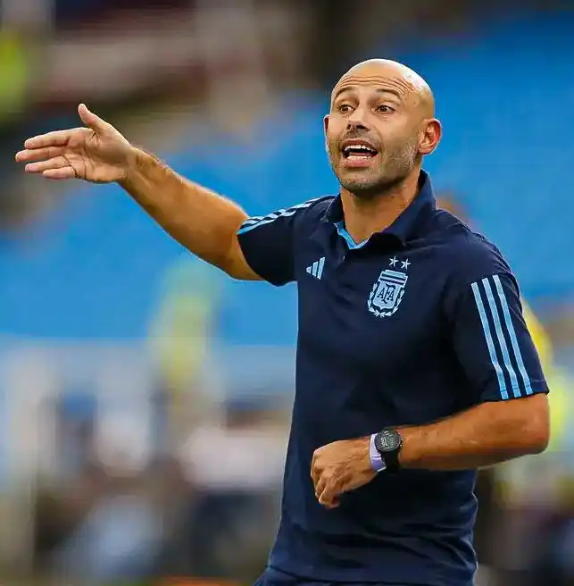 Mascherano durante el encuentro debut de Argentina.