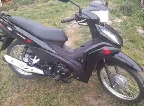 Robaron una moto Honda Wave en La Movediza.