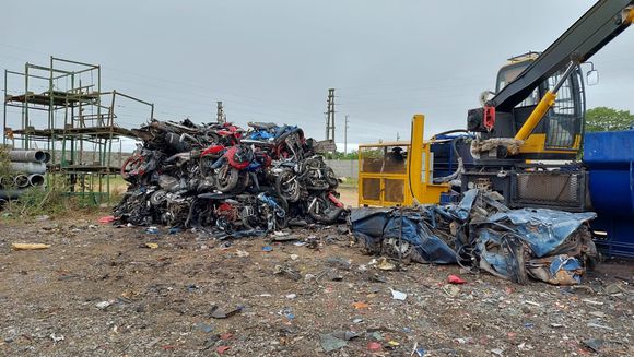 Compactación de motos y autos: más de la mitad de los vehículos ya fueron destruidos