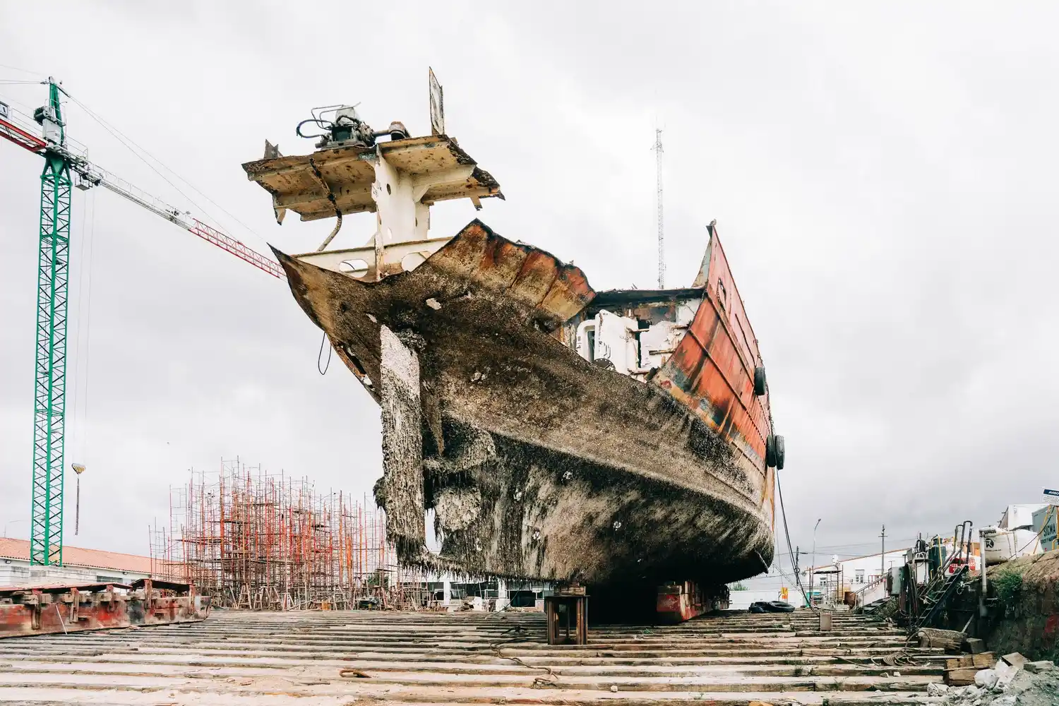 El plan implica el compromiso de los propietarios de las embarcaciones, quienes deben afrontar los costos de traslado y desguace.